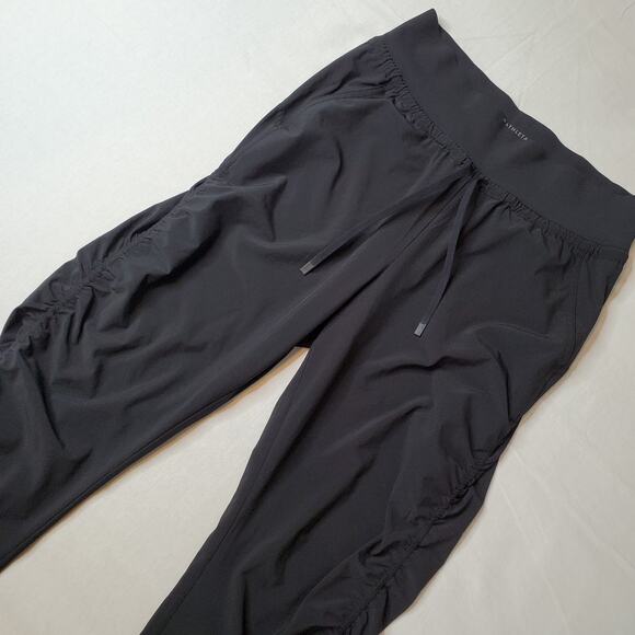 Athleta Women's Size 6 Attitude Pant Ruched Leg Crop Joggers Black 417013 - Picture 1 of 9